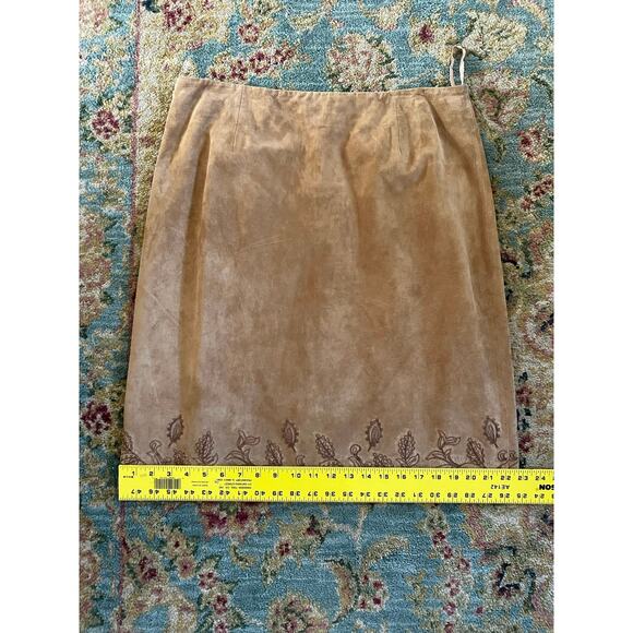 Vintage Lord & Taylor Leather Suede Camel Tan Skirt with Embroidered Floral Hem - Picture 9 of 10